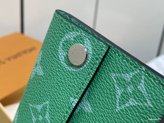 VUITTON LOUIS Card Holder Necklace-7.6*10*0.5CM 0408